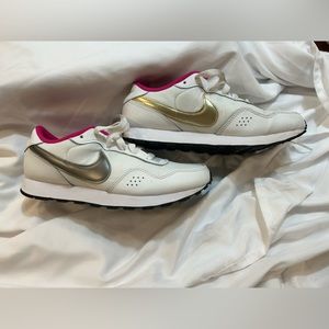 Nike MD Valiant